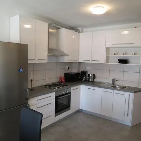 V Urbana Apartment