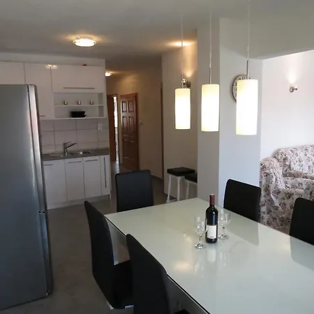V Urbana Apartment Podstrana